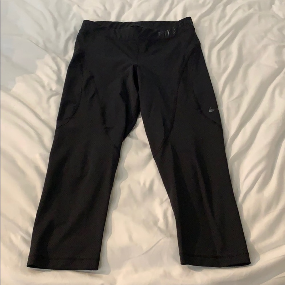 Nike pro hypercool Capris
